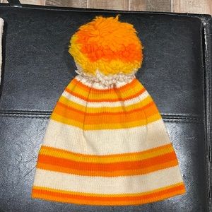 Vintage snow hat with pom